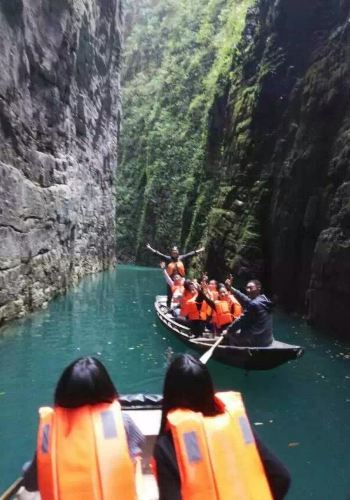 鹤峰屏山躲避峡                          