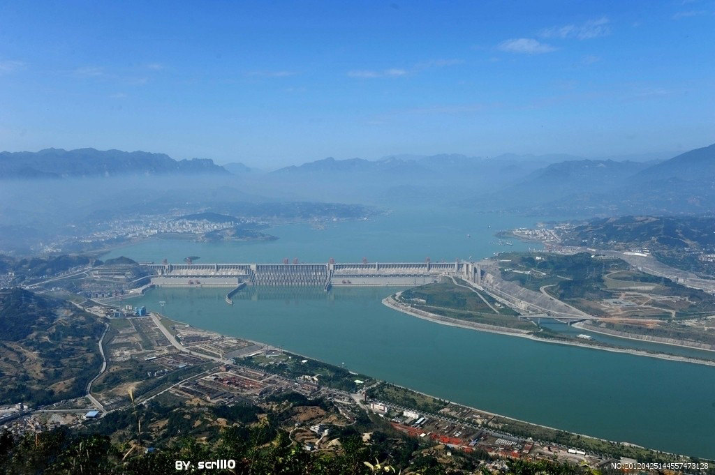 大坝全景图,来源于网络共享 三峡大坝旅游区