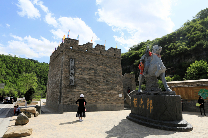 金锁关口—古有"雄关天堑,鹰鹞难飞"之称,有"三山雪"美誉,是铜川八大