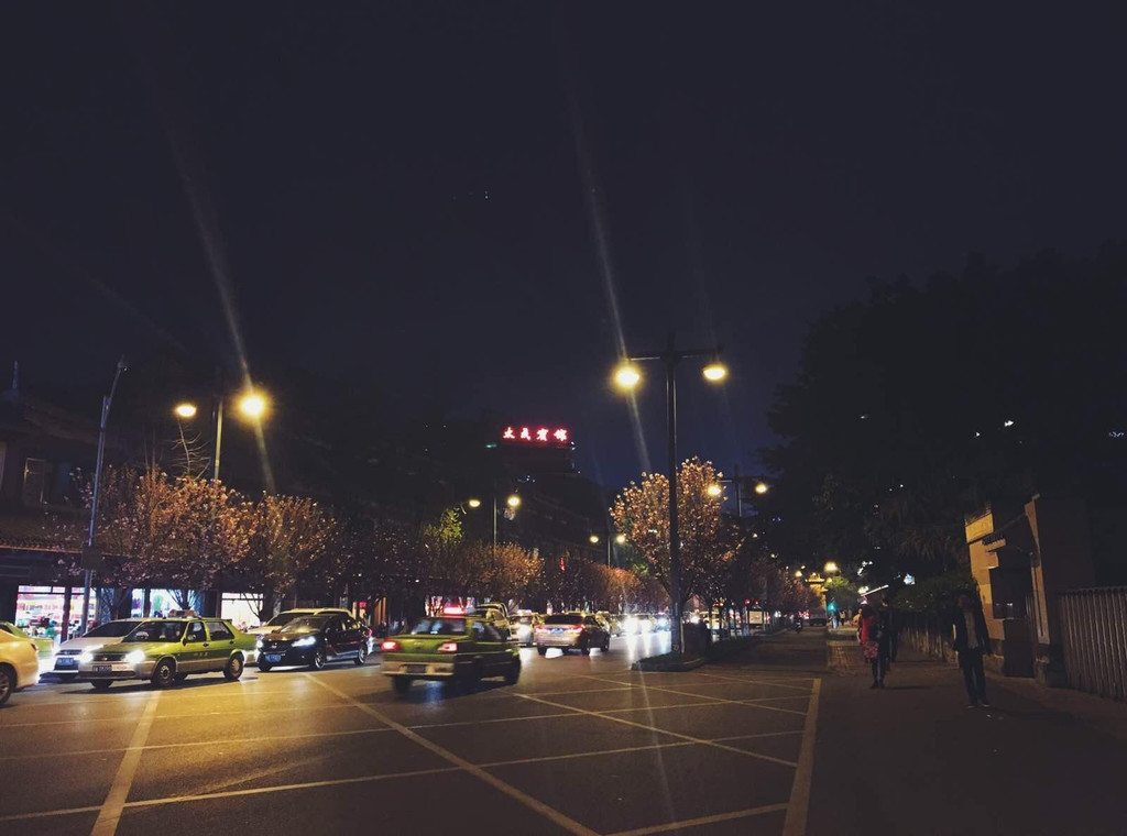                     夜晚的街道