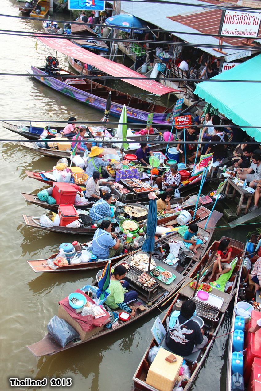 amphawa floating market                   