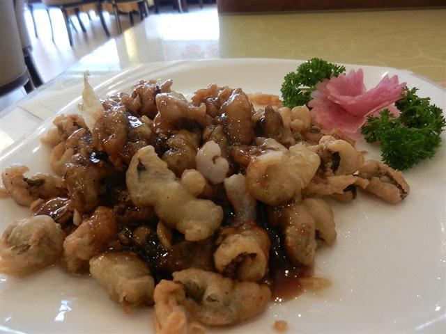 杭州名菜虾爆鳝背,酸甜口味,鳝鱼香脆而虾仁鲜甜.