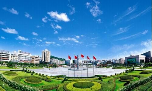9分 (94条点评) 21 屹立在深圳市宝安区福永镇万福广场的万福壁,渐渐