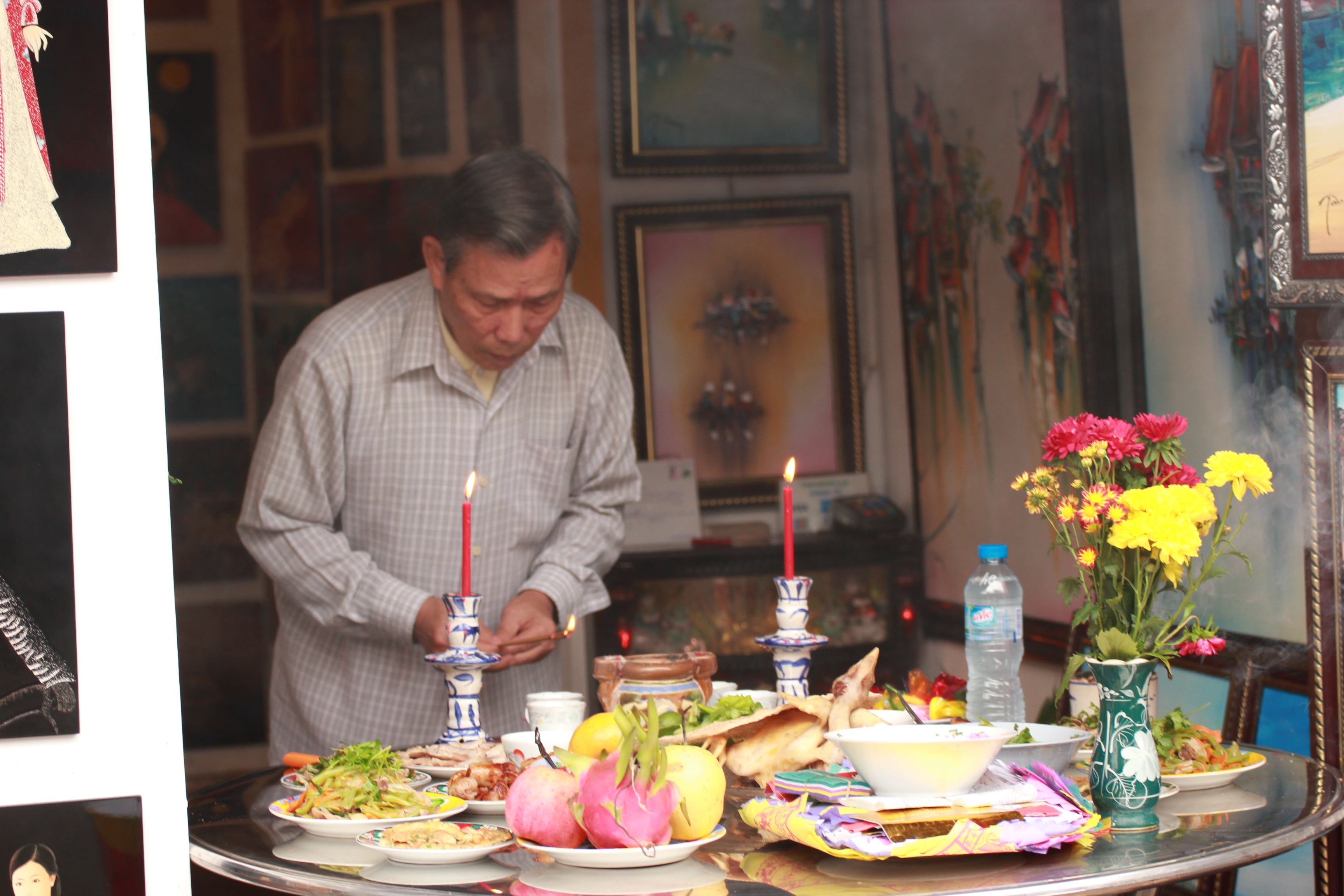 当地人也过春节祭拜