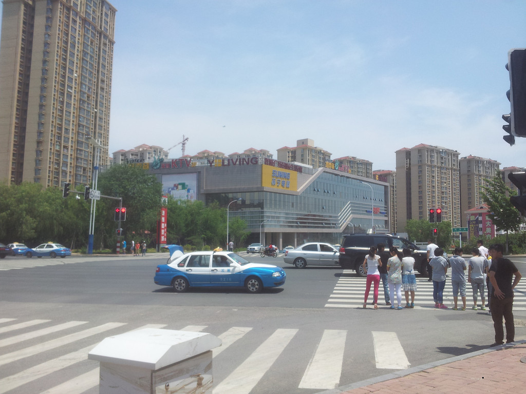观海路上看万象城