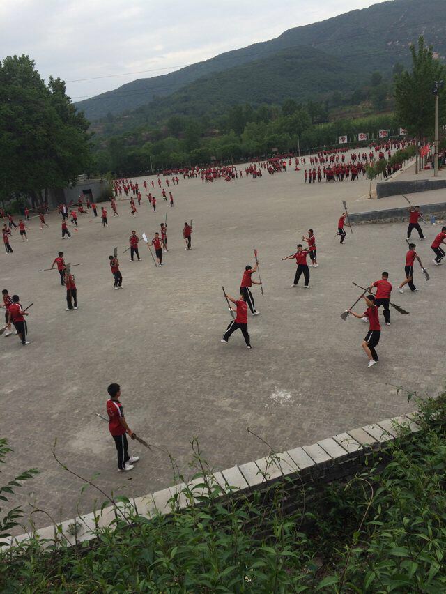 少林寺塔沟武术学校很壮观,场面宏大,可惜不能近观