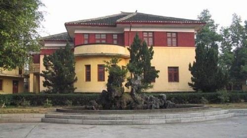 1分 (37条点评) 15 李宗仁官邸是桂林市内现存的两处最完好的名人旧居