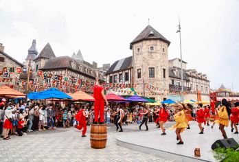 岘港巴拿山一日游｜小团选＋金桥＋法国村＋游乐＋缆车＋午餐【乘坐往返缆车畅游巴拿山，打卡巨手托举的金桥，漫步法国村、花园与梦幻乐园。】