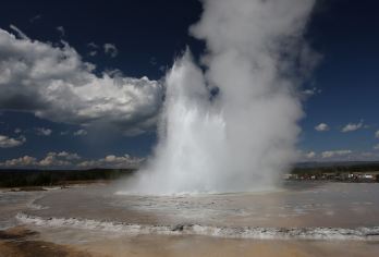 冰岛 黄金圈+蓝色瀑布+火山口一日游（经典路线/含雷市接送）【解锁黄金圈地区的多样玩法,打卡冰岛小众景点，领略经典黄金圈环线，一次尽览冰岛别具代表性的地貌】