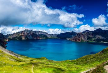 长白山西坡一日游【万达鲁能上门接送上限6人精致小团/独立团】【松江河周边接送长白山西坡一日游，含往返接送+西坡214门票】