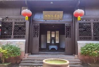 凤凰古城+夜间活动船一日活动【讲解员带您游凤凰古城七景文化历史】【不该错过的《边城》。不可不看的文化历史！】