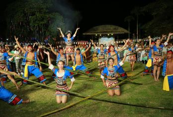 三亚海南槟榔谷一日游【黎苗风情文化村+含景区门票+往返接送】【[人气组合]老少皆宜，家庭出游，不一样的体验；】