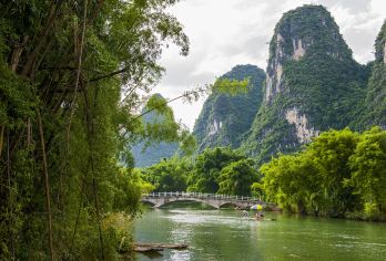 阳朔遇龙河景区+银子岩+世外桃源一日游【私家团包车一单一团】【[特别赠送]每人1瓶矿泉水；同时[享受特惠价订演出票]印象刘三姐或千古情，特惠演出票预订请咨询客服！】