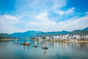 新安江山水画廊+徽州古城一日游【市区出发 | 含游船+导游】【[上门接送]黄山市区（屯溪）各酒店/黄山北出发+市区大巴往返，天天发班，纯玩团，方便省心！】