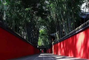 【金牌说】杜甫草堂讲解 大咖讲师 2H 优质小团 成都旅游【[金牌导游讲师团]他们博古通今，幽默睿智，诗圣的前世今生娓娓道来，秒懂诗歌不用愁；】