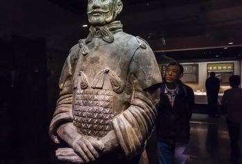 西安·兵马俑-丽山园+《复活的军团》演出一日游【2-8人团】【轻奢精品小团，纯玩，兵马俑1·2·3号坑由管内专业导游带队讲解，深度了解兵马俑历史文化】