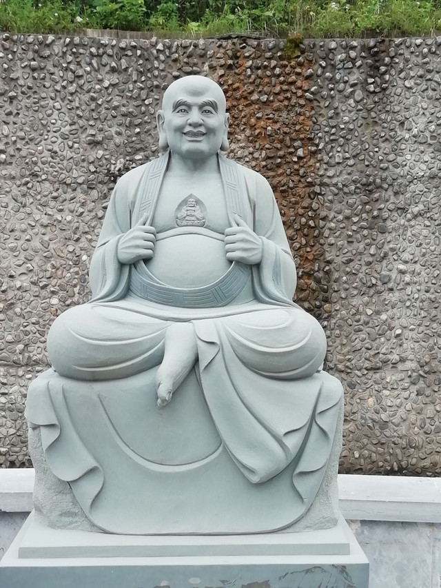 从五台山游客中心步行近一小时到达大宝寺