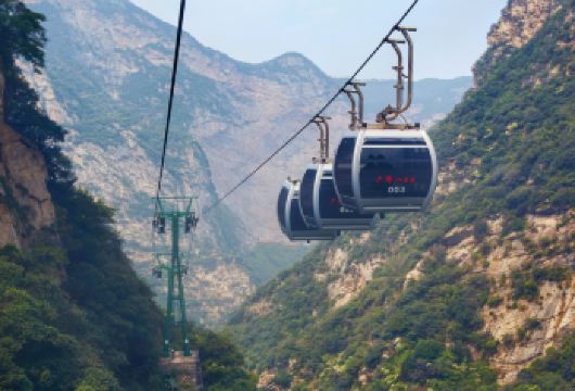 少华山国家森林公园+少华山玻璃栈道一日游【揽胜遍秦岭】【少华山四季风光变化幻无穷，充满魅力，人称陕西的九寨沟。】