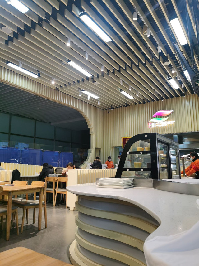 早上在火车东站赶车._成都印象川之味探店