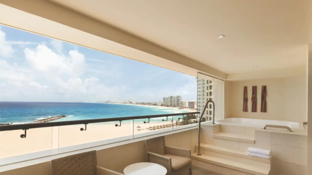 Cancún Luxury Beach Stay Platinum – 7 Days