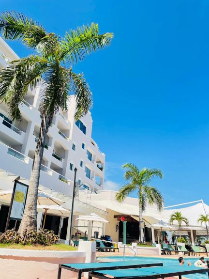 Cancún Luxury Beach Stay – 8 Days