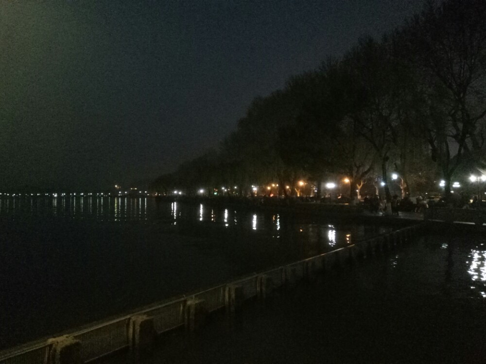 夜游西湖