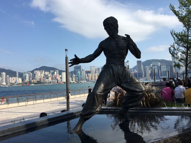 李小龙铜像