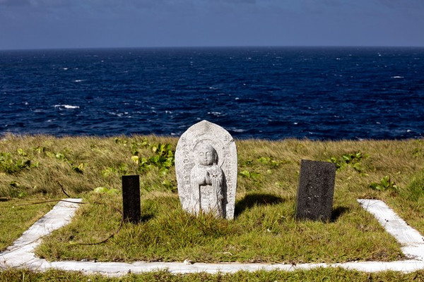 这片崖壁为二战时期塞班岛战役日军集体跳崖的地方,被称为"万岁崖".