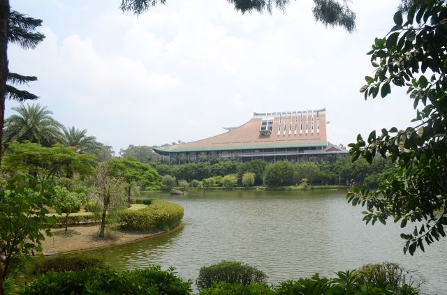 廈門大學校園有芙蓉湖,情人谷水庫等景點,有