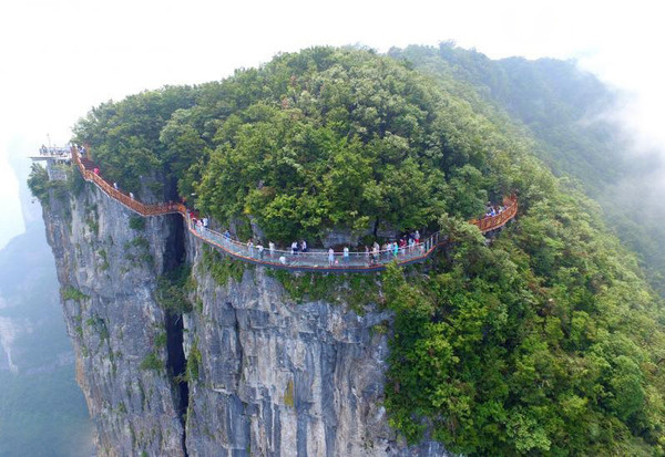 张家界玻璃桥自由行遭遇怪你过份美丽导游 -
