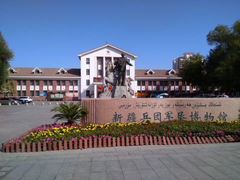 王震将军雕像