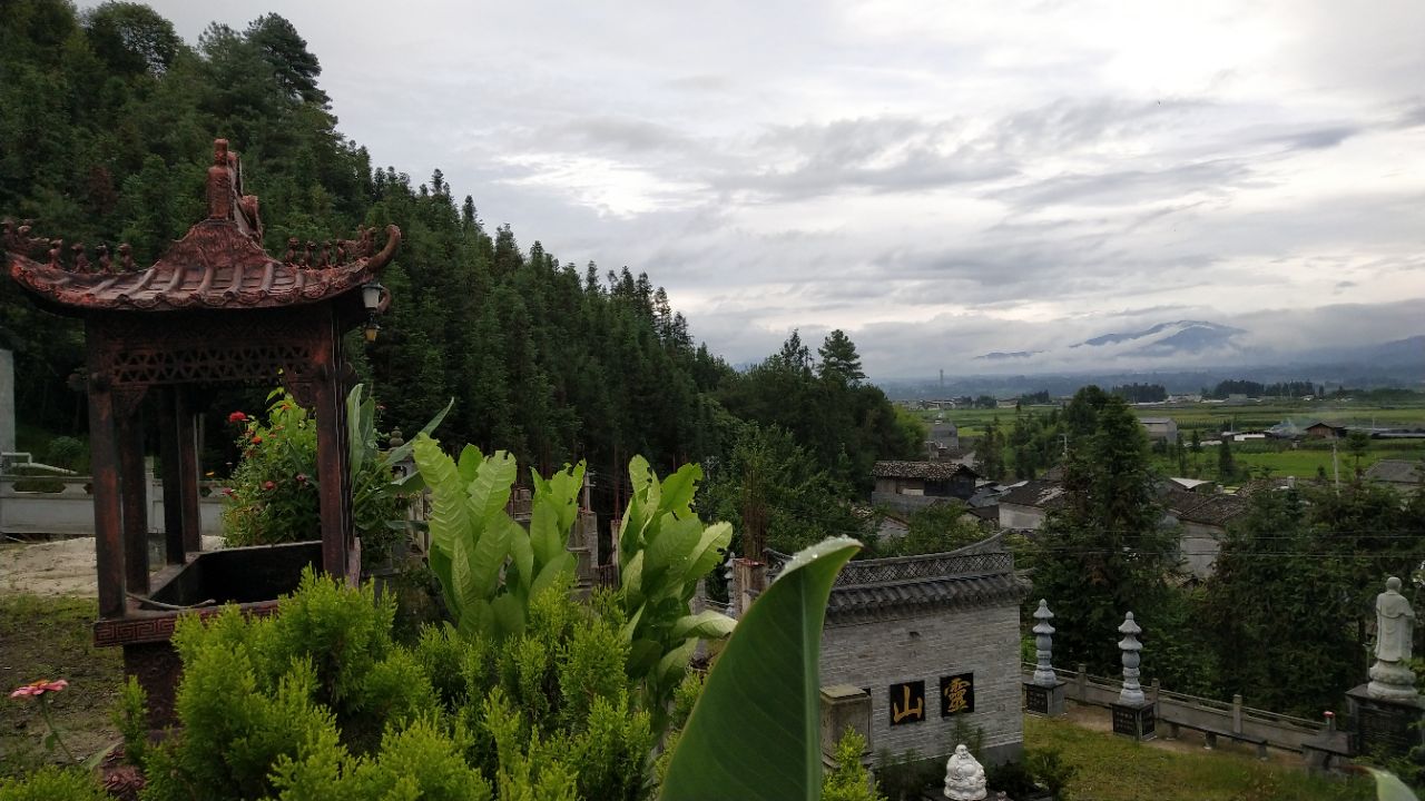 固东镇爱国灵山寺