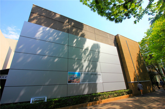 上野之森美术馆是一家位于上野公园内的私立美术馆,于1972年正式建馆.