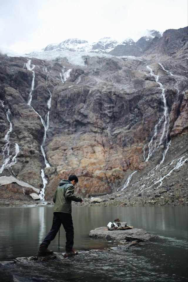 轮到默雷 雨崩冰湖