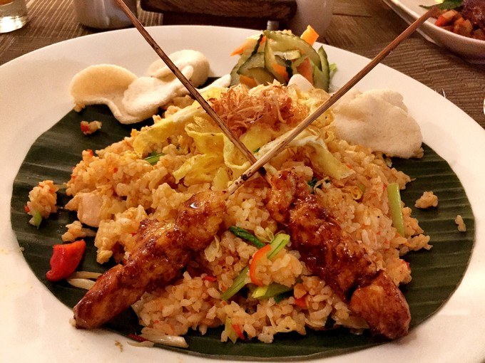 主食点了一个nasi goreng,即印尼炒饭,没想到味道非常好,这才是我想吃