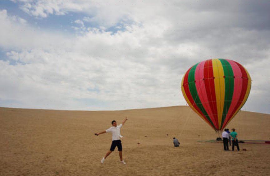 沙湖旅游区-沙漠热气球