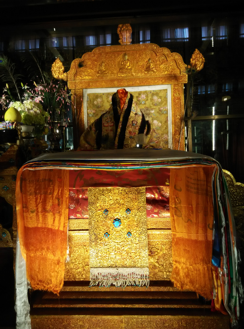 藏傳佛教格魯派最大寺院之哲蚌寺 大昭寺,供奉著釋迦牟尼佛十二歲等身