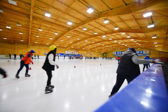 不论天气如何都可以愉快玩耍的金乌乐园滑冰场