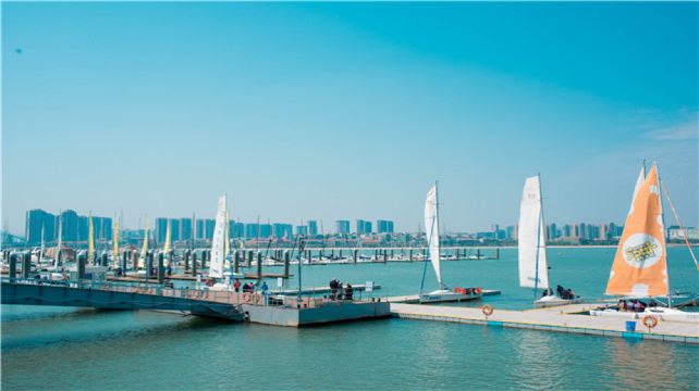 厦门五缘湾帆船港香山帆船出海体验一日游套餐2选1出海体验纯玩一小时