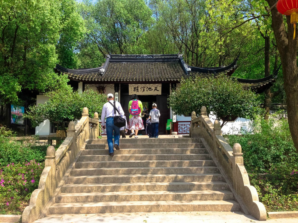 天池山景区位于吴中区木渎镇西北,太湖国家风景名胜区,东吴国家森林