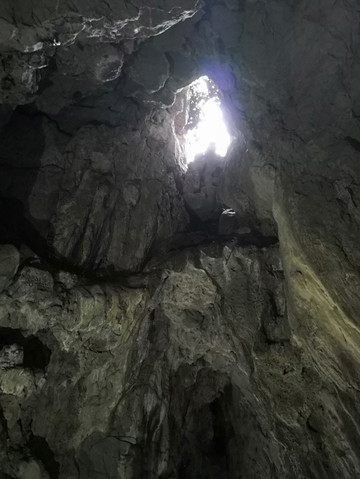 灵隐飞来峰景区内:一线天