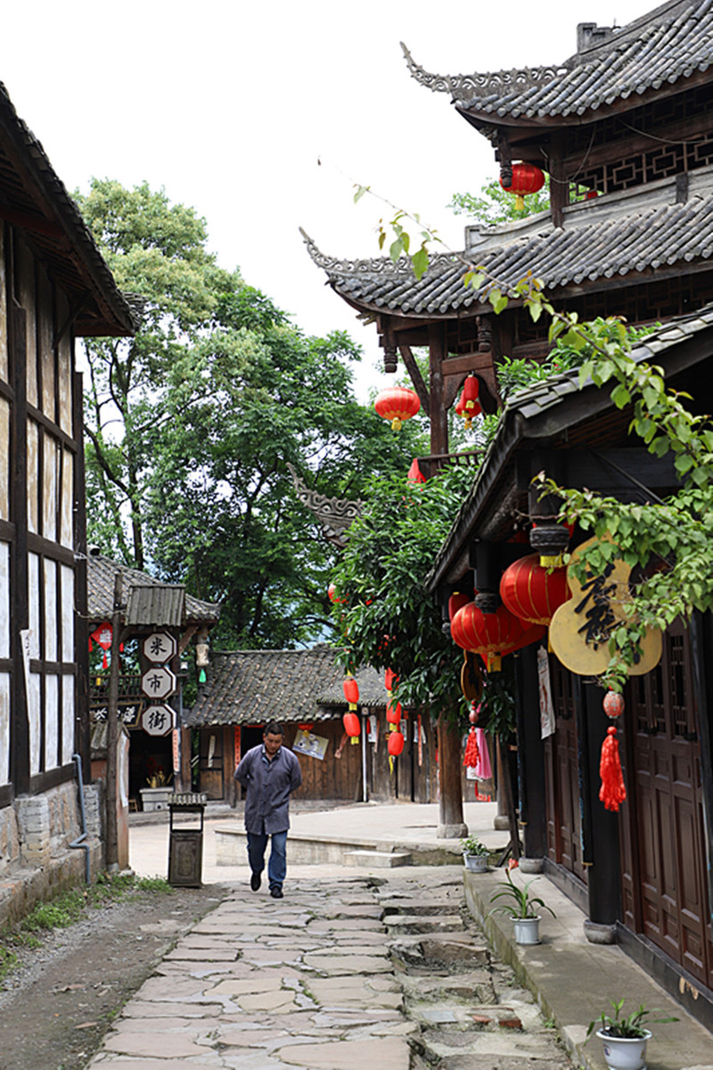 闲来游逛古镇,爱上了这川西小镇风情般的浪漫.