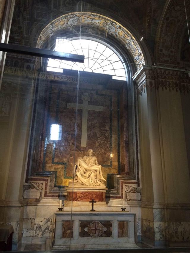 米开朗琪罗的圣殇(圣母痛子)他作这座雕像时时年24岁