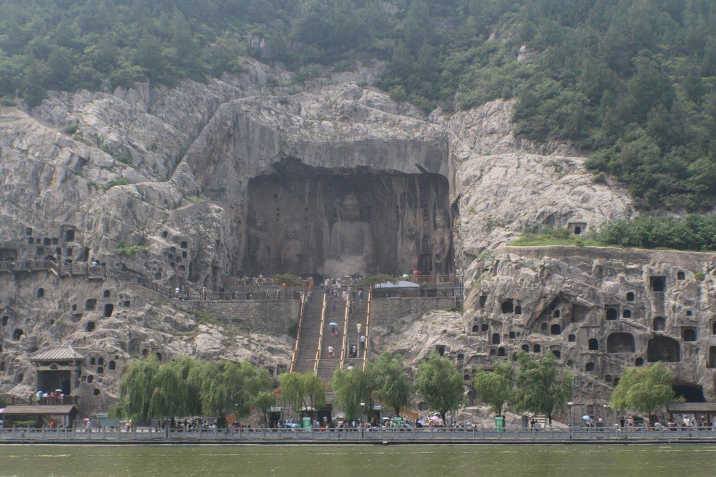                  河对岸看奉先寺