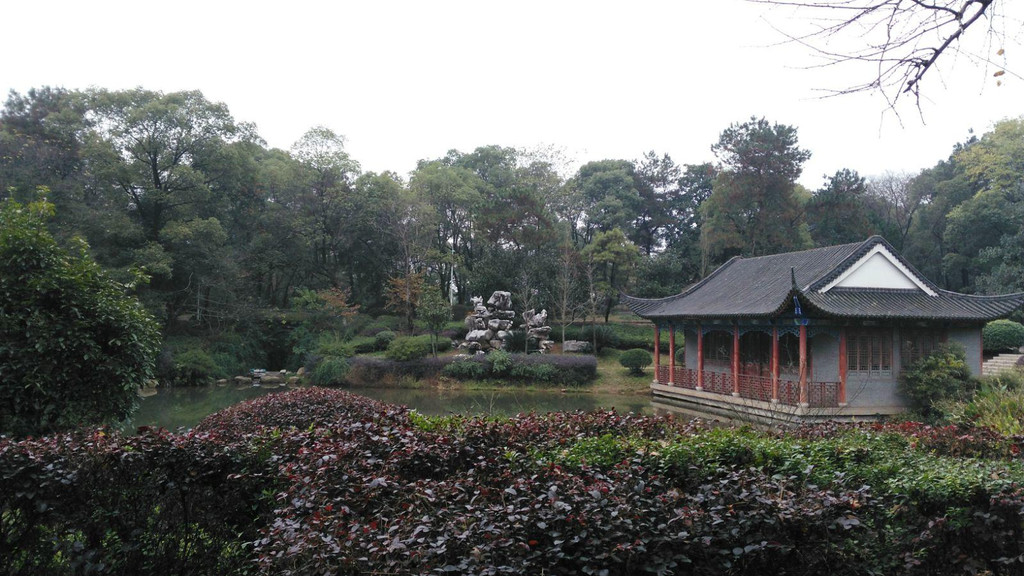 抱石公園是為紀念新餘籍國畫大師傅抱石所建,是中國首座以美術家名字