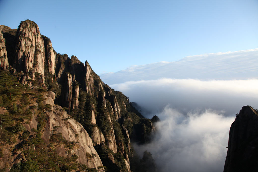 靈秀俏三清:山蒙巖峻霧似海,雲秀峰奇水至清