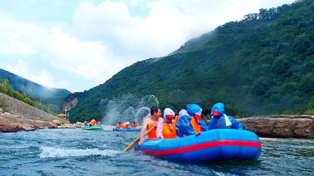 中国辽宁丹东奇石峡漂流一日游【河水清澈,水流湍急】