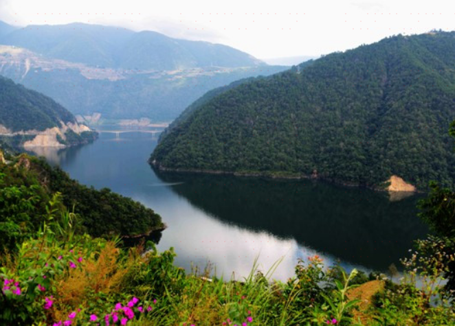 澜沧江高峡百里长湖旅游区