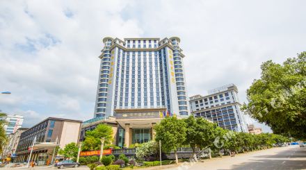 丰顺宝丰温泉酒店 宝丰温泉 丰顺宝丰温泉酒店1晚 双人早餐 可选温泉