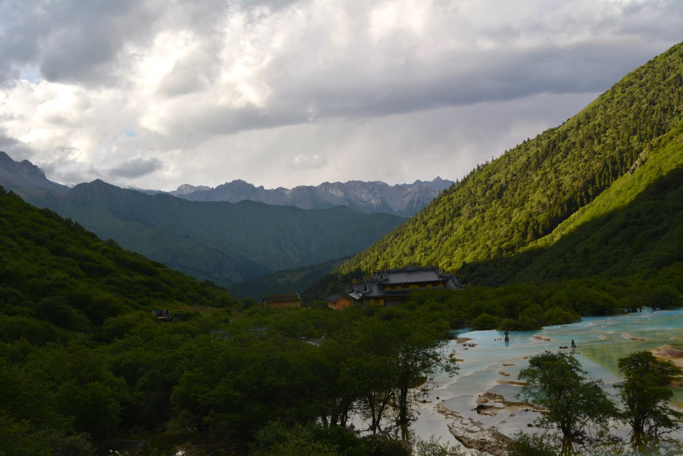 成都美食 九寨黄龙美景 5天4夜家庭悠游